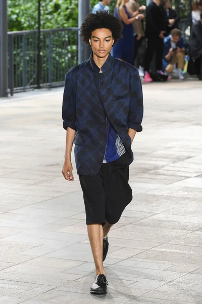 Look 11
